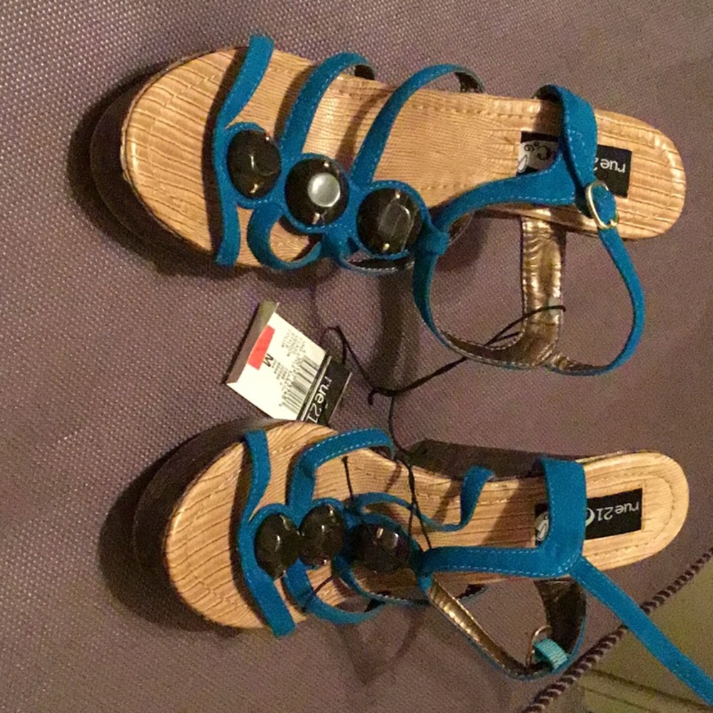New Aqua 5 inch heel Sandler. Size is medium (7-8)
